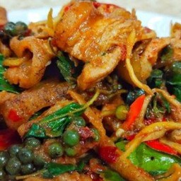 ผัดเผ็ดหมูป่า กับข้าว