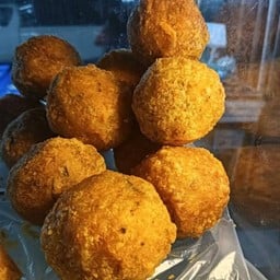 หญิงแหนมคลุก (เจ้าเก่า) ตลาดไทยศิริ1