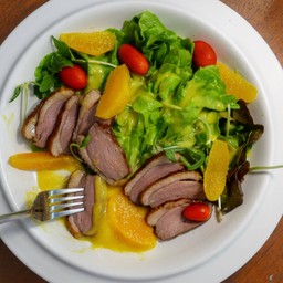 สลัดอกเป็ดรมควัน ซอสส้ม