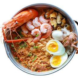 ก๋วยเตี๋ยวต้มยำชามโต