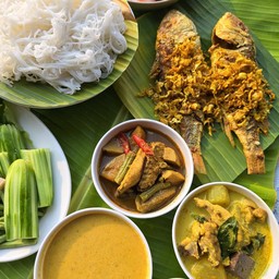 ชุดครอบครัว 4-5 ท่าน ขนมจีน 1 โล ฟรี ไข่ต้ม