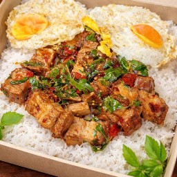 เผ็ดสะใจกะเพราถาด