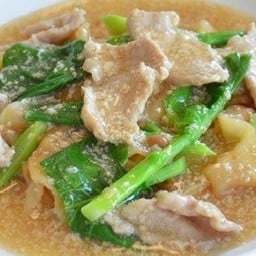 ราดหน้าป้าแจ๋น โต้รุ่ง โต้รุ่งข้างลานเจ้าแม่