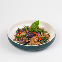 มะเขือยาวผัดหมูสับ Sauteed Eggplants with Minced Pork and Holy Basil.