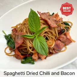 a.สปาเก็ตตี้ไส้กรอกเบคอนพริกแห้ง (ไส้กรอก+เบคอน)
