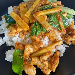 ผัดพริกแกงหน่อไม้จืด