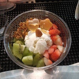 SHE Home made (ตลาดไทยสมบูรณ์-พระประแดง) กรีกโยเกิร์ตผลไม้ &วาฟเฟิลใบเตย&ขนมครกสิงคโปร์ by SHE Home made