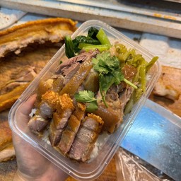 ข้าวขาหมู+หมูกรอบ