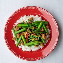 หมูสับผัดดอกหอมน้ำมันหอยราดข้าวหอมมะลิ 180 กรัม