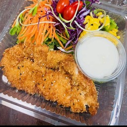 สลัดไก่กรอบ