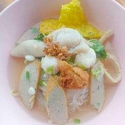 ก๋วยเตี๋ยวลูกชิ้นปลา