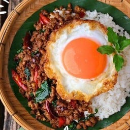 มาจิเมะชานมใข่มุก&กะเพราพริกแห้ง ตลาดวิ่งสู้ฟัด