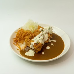 ข้าวแกงกะหรี่ไก่ทอดซอสทาทาร์