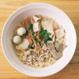 ก๋วยเตี๋ยวทะเลต้มยำ