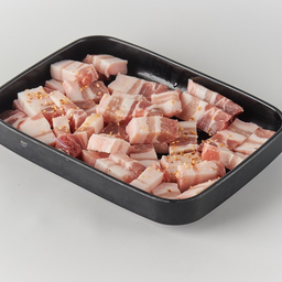สามชั้นหั่นเต๋าเกาหลีใหญ่  Diced pork belly 300 g   韩式炖五花肉丁300克