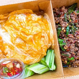 ข้าวไข่ข้น-กะเพราเนื้อออสเตรเลียบด [EM]