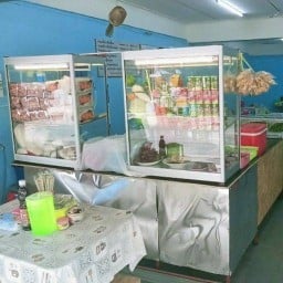 ข้าวไข่เจียวฟูกรอบ ต้มยำ ข้าวกะเพรา สาขา 1