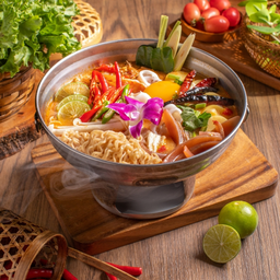 มาม่าหม้อไฟทะเลเดือด instant noodle in seafood  TomYam 方便面海鲜酸辣汤