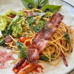 สปาเก็ตตี้พริกแห้งเบค่อน