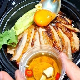 คอหมูย่างน้ำผึ้งฉ่ำๆ ไข่ดองน้ำปลา - ร้าน COREMHU