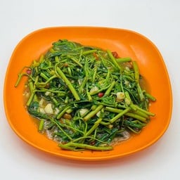 ผัดผักกระเฉดไฟแดง