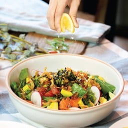 สลัดฮอกไกโดแซลมอนทูน่า ซาชิมิ เต้าหู้ วอเตอร์เครส