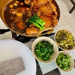 ข้าวขาหมูบุ้งกี๋ เจ้าเก่าปทุมทอง