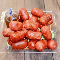 ไส้กรอกไก่สีแดงทอด 5 ไม้
