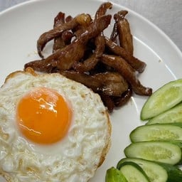 ข้าวหมูแมกกี้  ไข่ดาว