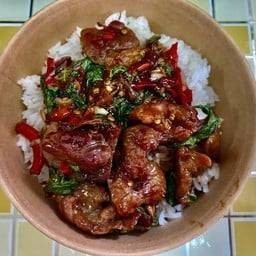 ข้าวกระเพราหมูทอด