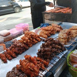 วิ หมูปิ้งมหาสิน