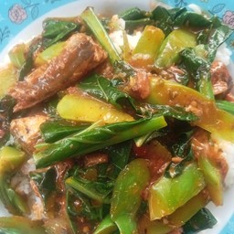 คะน้าปลากระป๋อง