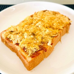 ปังแผ่น เนยแท้ พริกเผา หมูหยอง