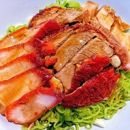 บะหมี่หยกรวมมิตร (เป็ดย่าง+หมูกรอบ+หมูแดง)