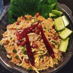 ยำแหนมข้าวทอด