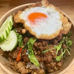ข้าวราดกะเพราเนื้อ