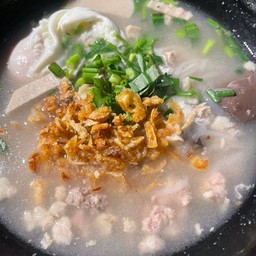 ร้านไก่ทอด ข้าวเปียกเส้น อาหารตามสั่ง