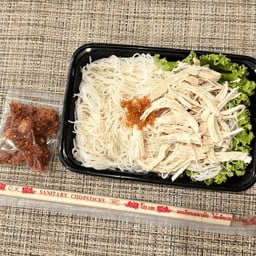 เส้นหมี่คลุกไก่ฉีก