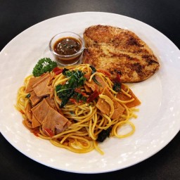 เซตจับคู่9  สเต็กไก่และสปาเก็ตตี้พริกแห้งแฮมไก่