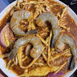 ก้อยมะม่วงกุ้งสด