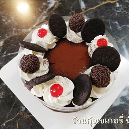 เค้กช๊อกโกแลตหน้านิ่ม แต่งช๊อกบอล,เยลลี่,โอรีโอ ขนาด1ปอนด์