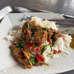ข้าว+กะเพราเนื้อตุ๋น