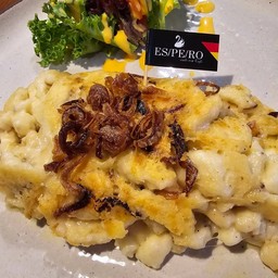 เคเซอะ โฮมเมดพาสต้าเยอรมันผัดชีส ใส่เบค่อน หรือ ไม่ใส่