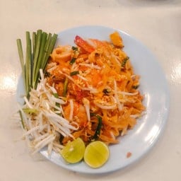 ผัดไท หอยทอด มาดามหอยใหญ่ ตลาดริมสวนเซเว่นฝั่งเชื่อมสัมพันธ์