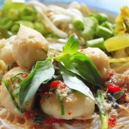 ชุด ขนมจีนน้ำยาป่า พร้อมผักสด