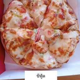 หมึก กุ้ง หอย ปูอัด หัวหอม พริกหวาน มะเขือเทศ