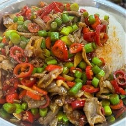 ข้าวกึ๋นไก่ผักดอง-泡椒鸡杂盖饭