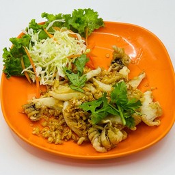 ปลาหมึกทอดกระเทียม