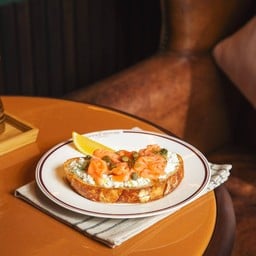 แซนวิชแซลมอน และครีมชีส