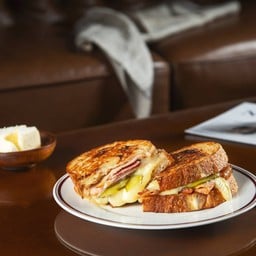 แซนวิชแฮม และบรีชีส